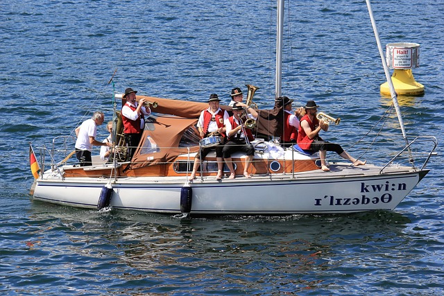 库尼亚赛后向老东家狼队球迷鼓掌致谢